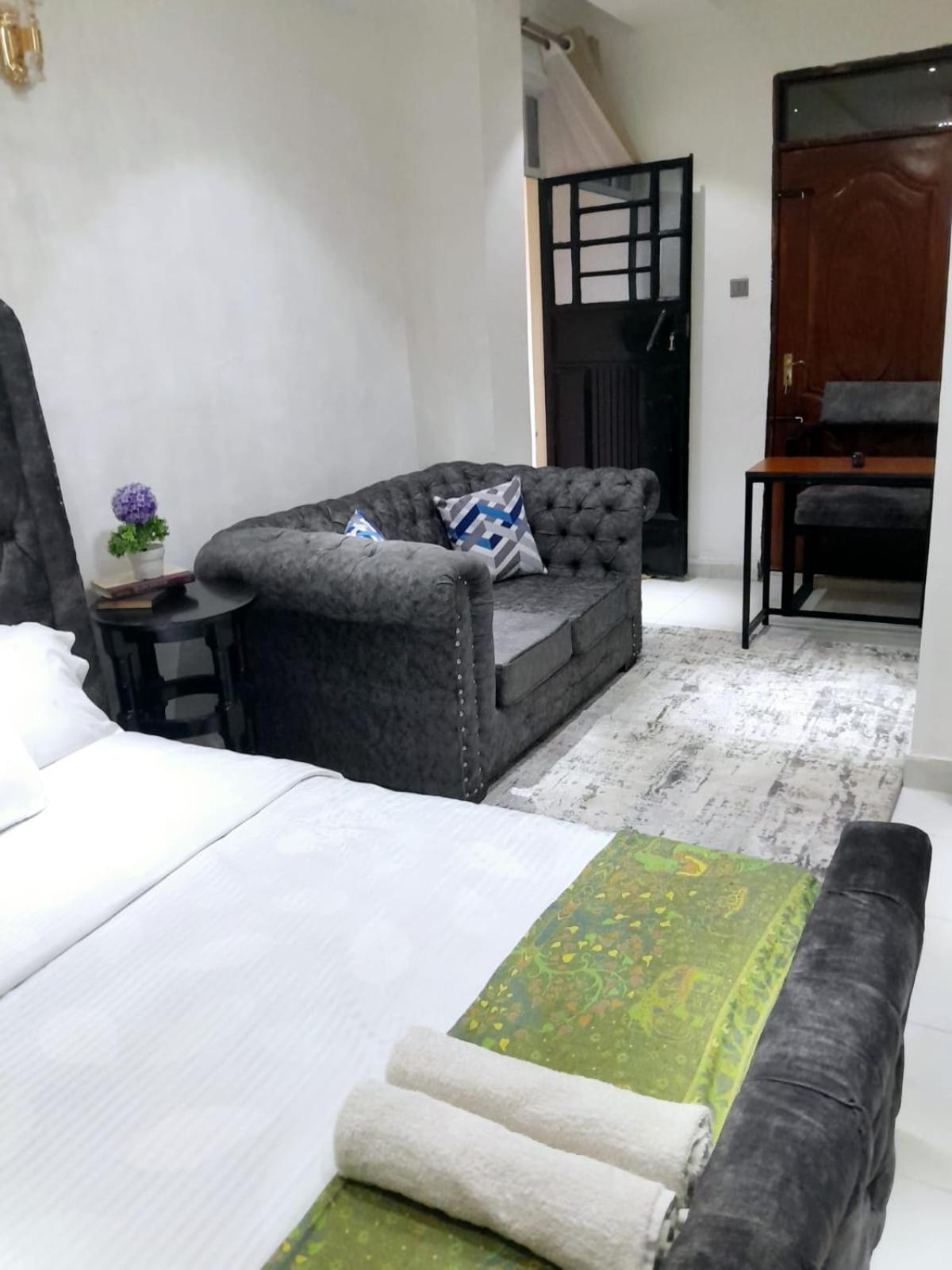 Sandalwood Suites Nakuru - Studios & One Bedroom Suites Bagian luar foto